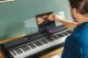 Das Yamaha P-525 ist ein hochwertiges, tragbares Digitalpiano mit authentische Spielgefühl.